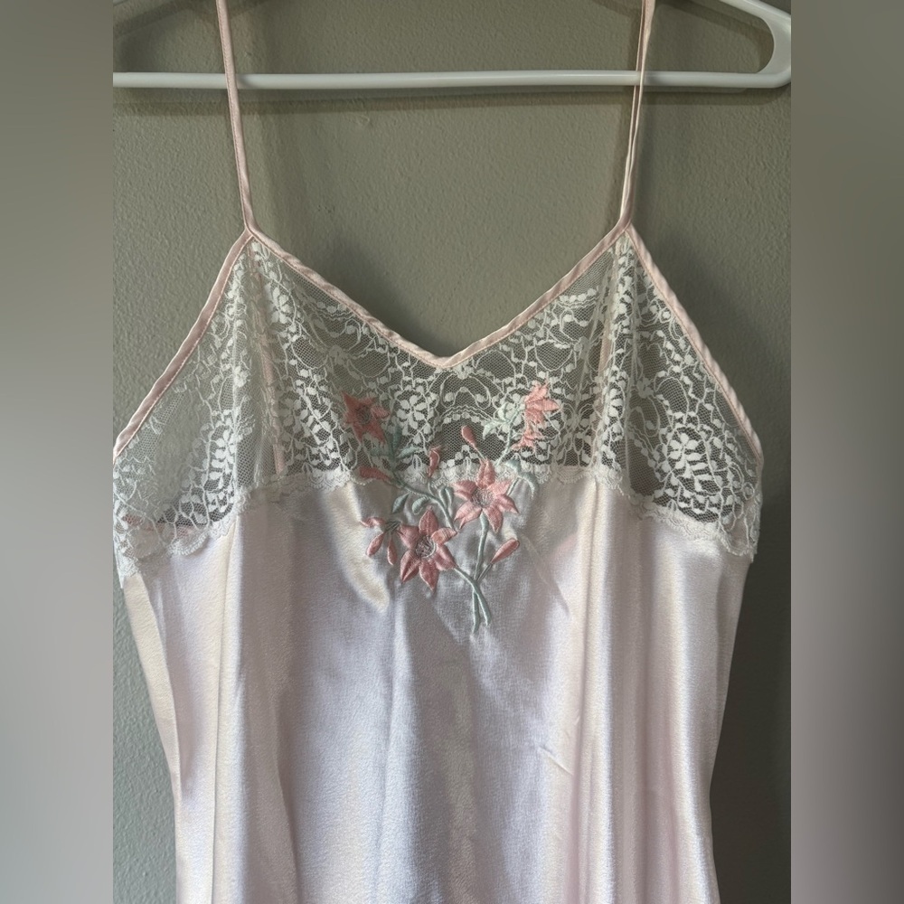 Vintage Lace Detail Satin Chemise in Soft Pink size medium - Picture 3 of 6